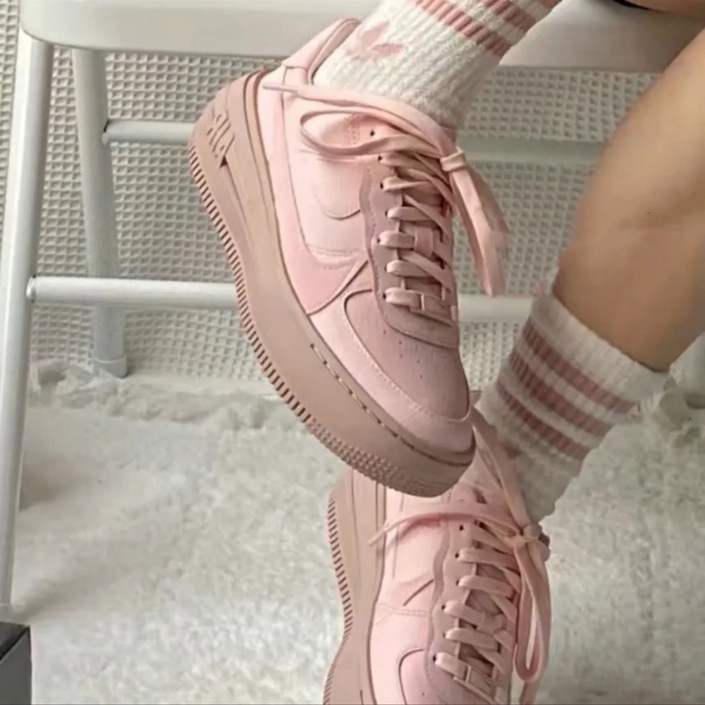 NIKE AIRFORCE 1 PLT.AF.ORM PINK SIZE 8 NEW